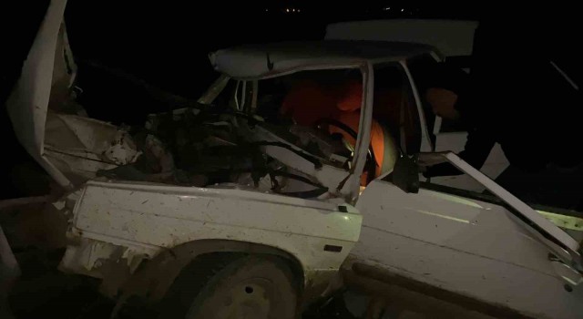 Edirnede otomobil ile traktör çarpıştı: 1 ölü, 1 yaralı