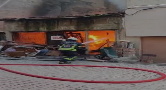 Elazığda dükkan alevlere teslim oldu