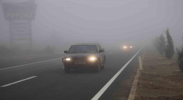 Elazığda sis etkili oldu, görüş mesafesi 2  metreye kadar düştü