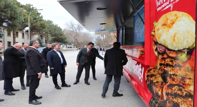 Erzincanda etkinliklerde köfte sucuk aracı hizmet verecek