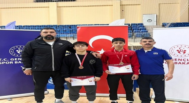 Eskişehirli sporcular güreşte Türkiye 3üncüsü oldu