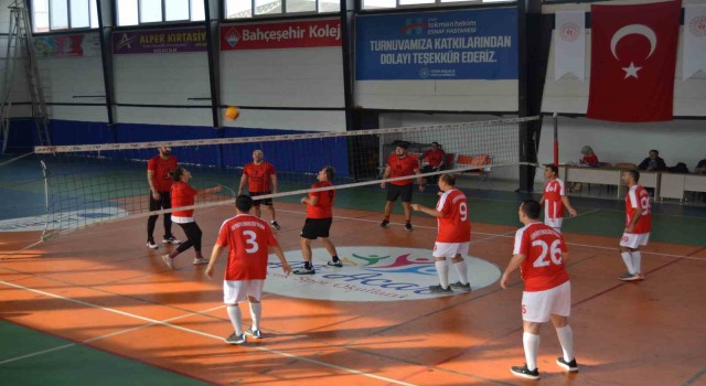 Fethiyede engelli bireyler “Engelsiz Fileler” etkinliğinde voleybol oynadı