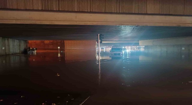 Gaziantepte sağanak hayatı felç etti