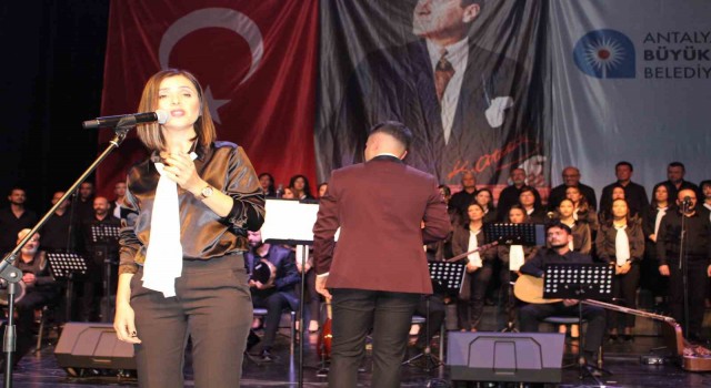 Gazipaşa Kültür Merkezinde Türk Halk Müziği Korusundan ilk konser