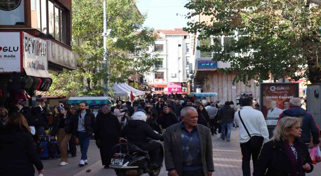 Havanın güneşli olmasıyla vatandaşlar dışarıya akın etti