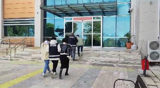 Hisselerini karlı satacağız diyen dolandırıcılara inandı, hayatının şokunu yaşadı