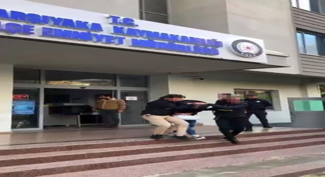 İzmirde 2 zehir taciri yakalandı