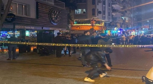 İzmirde başından vurulan genç, yaşam mücadelesini kaybetti
