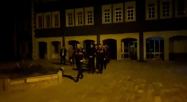 İzmirde göçmen kaçakçılığı operasyonu: 6 tutuklama