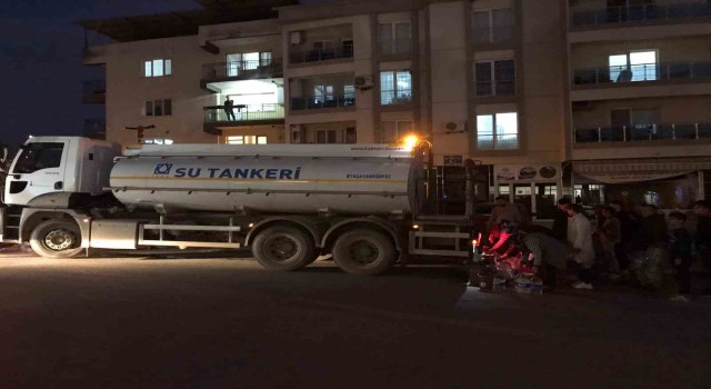İzmirin o ilçesinde 3 gündür su çilesi: Tankerler önünde kuyruk