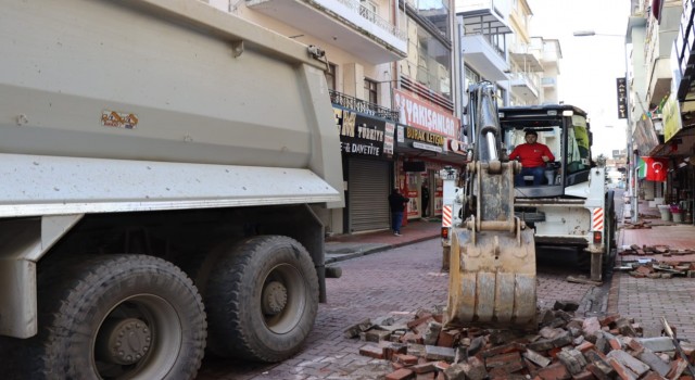 İzmit Belediyesi, Akça Cami Caddesini öz kaynaklarıyla yeniliyor