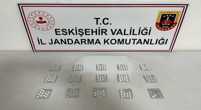 Jandarma ekiplerince 184 adet sentetik ecza hap ele geçirildi