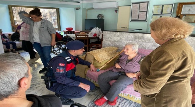 Jandarma engelli vatandaşları yalnız bırakmadı