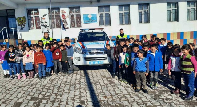 Jandarmadan öğrencilere trafik eğitimi