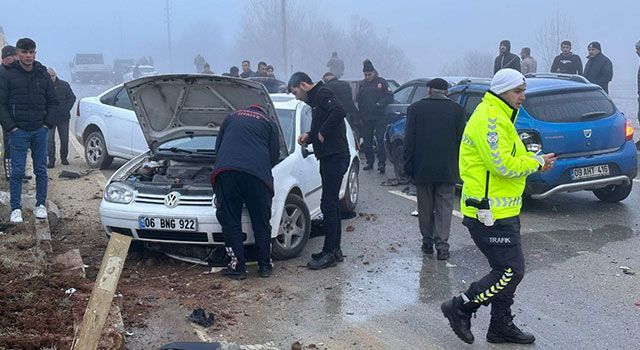 Kahramanmaraş’ta 22 aracın karıştığı 2 zincirleme kazada 15 kişi yaralandı