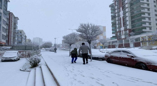Kastamonu beyaz örtüyle kaplandı