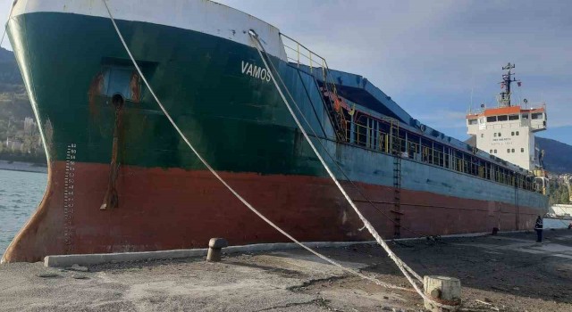 Kastamonuda karaya oturan gemi kurtarıldı