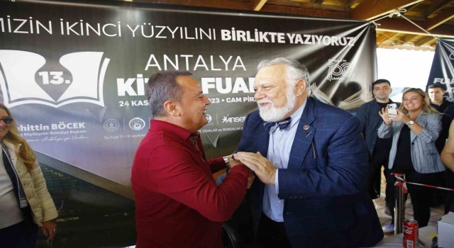 Kitap fuarına yoğun ilgi