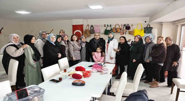 Kütahya Belediye Başkanı Işıktan üretin kadınlara destek