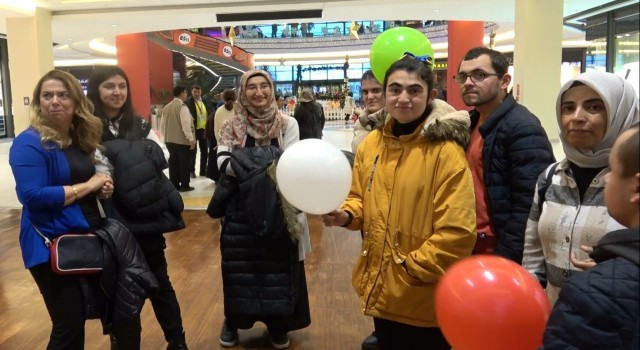 Kütahyada engelleri aşan özel vatandaşlardan Filistin için resim sergisi