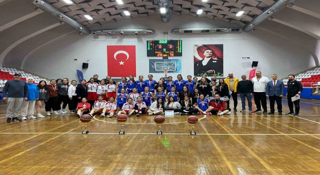 Liseler arası basketbol karşılaşmaları sona erdi