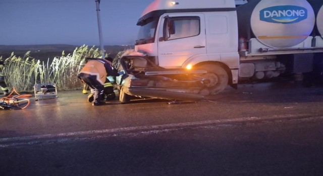 Malkarada otomobil ile kamyon çarpıştı: 1 ölü