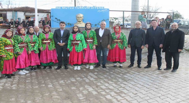 Manyas Peynirkuyuda Atatürk büstünün açılışı yapıldı