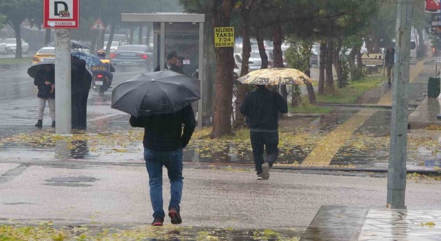 Meteoroloji dün uyardı: Diyarbakırda sağanak etkili olmaya başladı