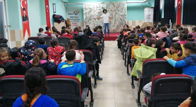 Minikler, Tiyatro Oyunuyla Eğlendi