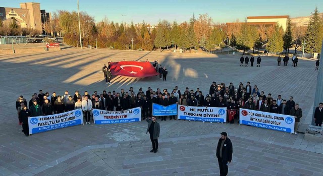 Niğdede öğrenciler şehitler için yürüdü