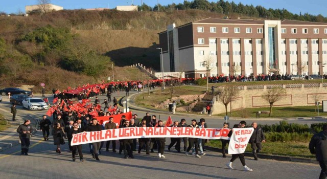 Öğrenciler teröre karşı omuz omuza