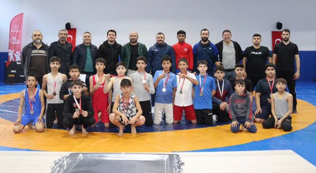 Osmaniye'de Yıldızlar Güreş İl Birinciliği Müsabakaları Tamamlandı