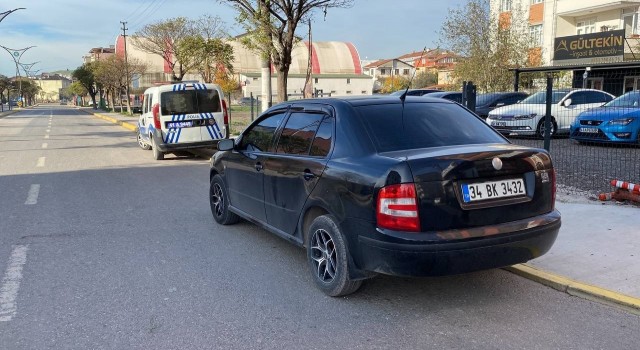 Kocaeli'nde otomobilde silahla vurulmuş halde bulunan şahıs hayatını kaybetti