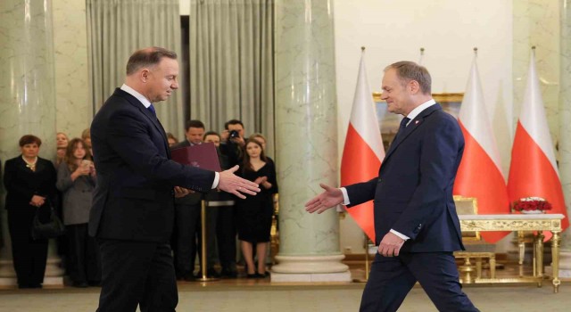 Polonya'da Donald Tusk hükümeti göreve başladı