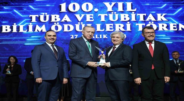 Prof. Dr. Ömer Özkana TÜBİTAK Hizmet Ödülü