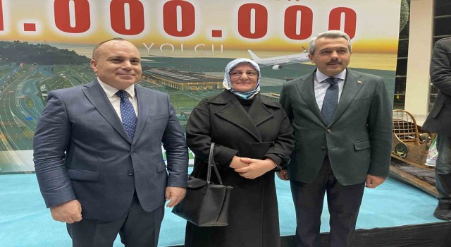 Rize-Artvin Havalimanının 1 milyonuncu yolcusu törenle karşılandı