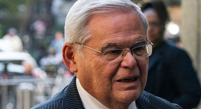 Rüşvetle suçlanan ABD'li Senatör Menendez'in evindeki külçe altınların iş adamına ait olduğu ortaya çıktı