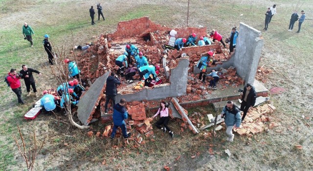 Samsunda film gibi tatbikat: Selde mahsur kalanlar karadan ve havadan böyle kurtarıldı