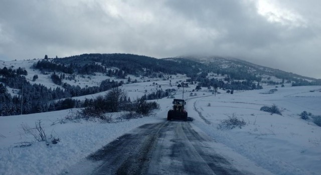 Samsunda karla mücadele: Kapanan 42 kırsal mahalle yolu açıldı