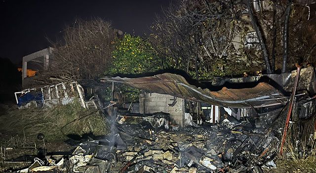 Serik’te evin deposu yangında kullanılamaz hale geldi