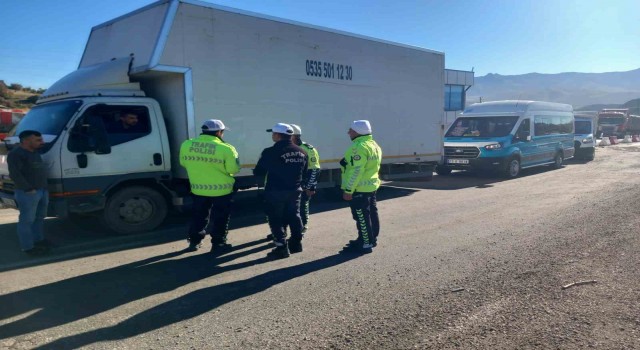 Şırnak'ta trafik ekipleri zorunlu kış lastiği denetimi yaptı