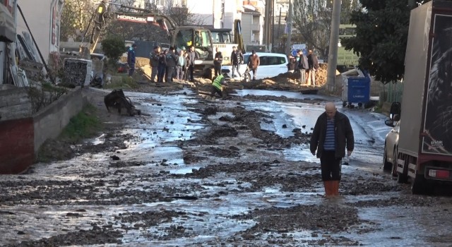 Su borusu patladı, yollar dere gibi aktı