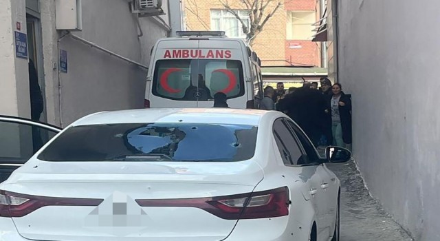 Sultangazi'de silahlı çatışma: Olay yerinden geçen çocuk kurşunların hedefi oldu