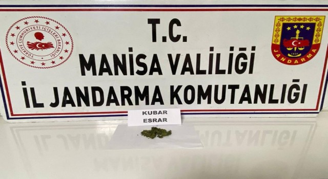 Şüphelinin üzerinden esrar çıktı