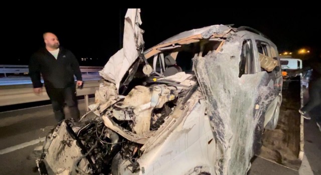 Takla atan hafifi ticari araç hurdaya döndü: 1i çocuk 7 yaralı