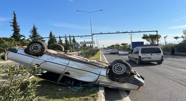 Takla atan otomobildeki iki kişi yaralandı