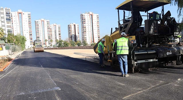 Toroslar’da yol bakım ve asfalt çalışmaları devam ediyor