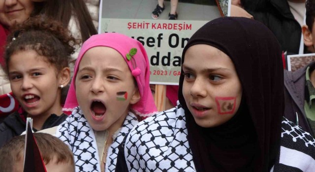 Trabzonda çocuklar Filistine destek için yürüdüler