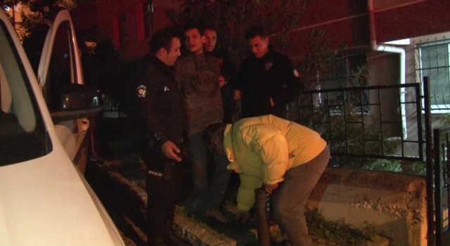 Üsküdarda sinir krizi geçiren genç kendisini odaya kilitledi