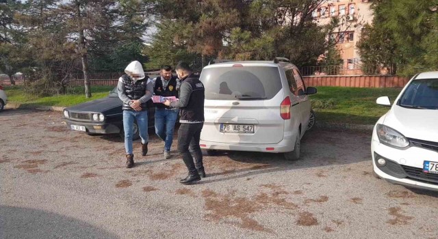 Uyuşturucu madde ile yakalanan şüpheli adli kontrolle serbest bırakıldı